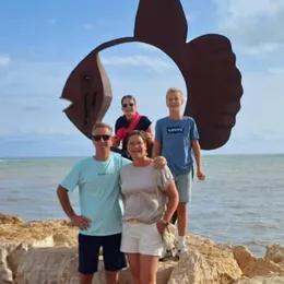 Bas & Wendy met hun gezin in de jachthaven van Dénia