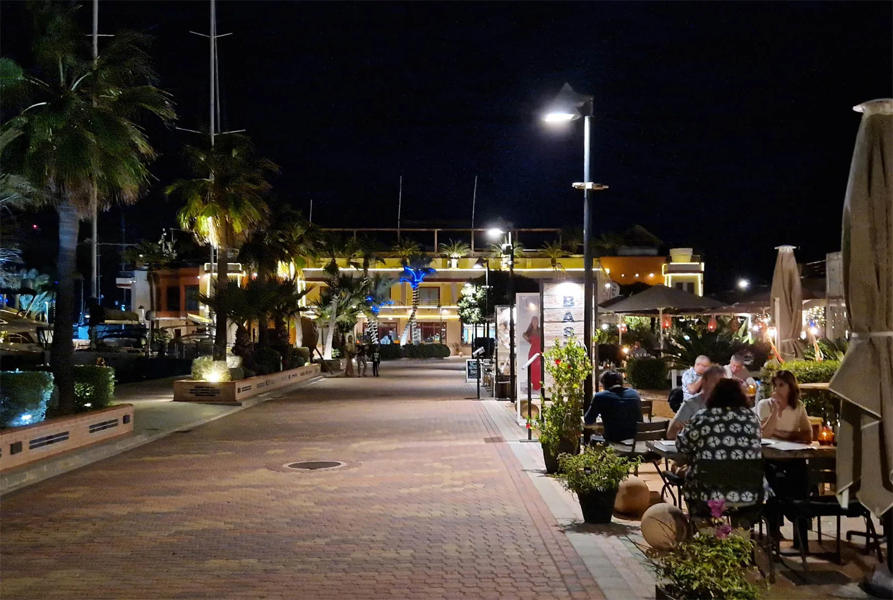jachthaven by night
