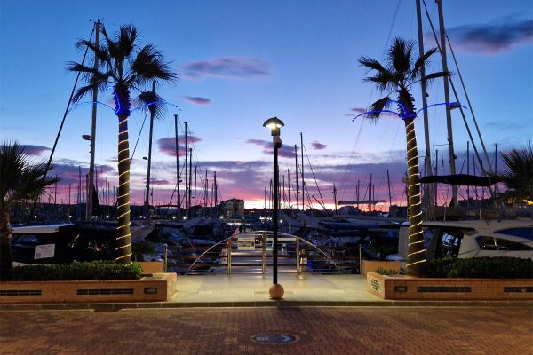 Zonsondergang in de jachthaven