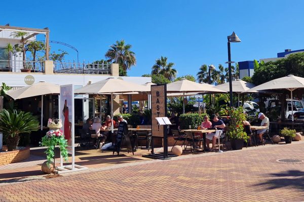trendy bars en restaurants in de jachthaven van Denia